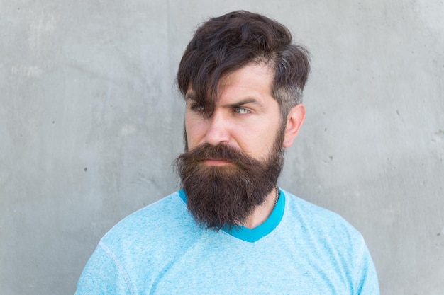 Bonito Homem Barbudo Hipster Com Corte De Cabelo Elegante E Barba