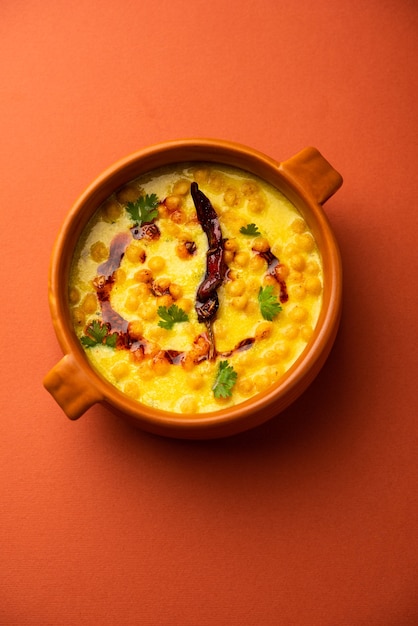 Estilo Punjabi Dahi Boondi Kadhi ou kadi ou curry