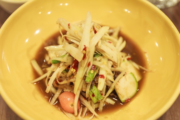 Foto estilo tailandés de la ensalada de papaya verde.