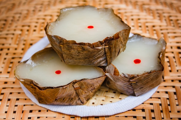 Estilo tradicional de la torta de la taza del postre cocido al vapor chino.