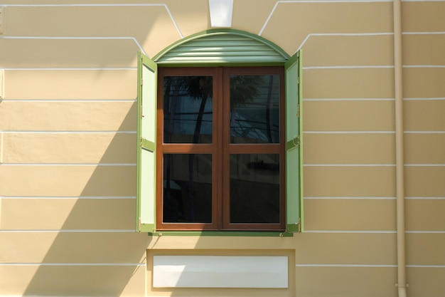 Estilo de ventana de madera vieja