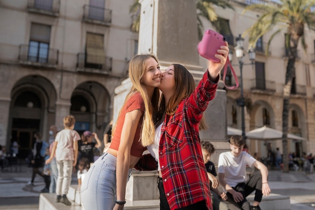 Foto estilo de vida de los adolescentes en la ciudad.