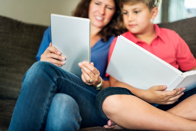 Estilo de vida diario de la familia caucásica disparar