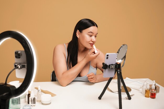 Estilo de vida de una mujer influyente de tamaño grande