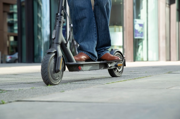 Estilo de vida scooter eléctrico en la ciudad