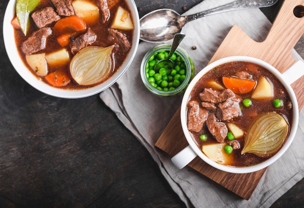 Estofado de carne con sopa casera de ternera