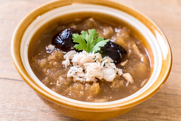 Estofado de pescado en salsa roja Sopa de cangrejo