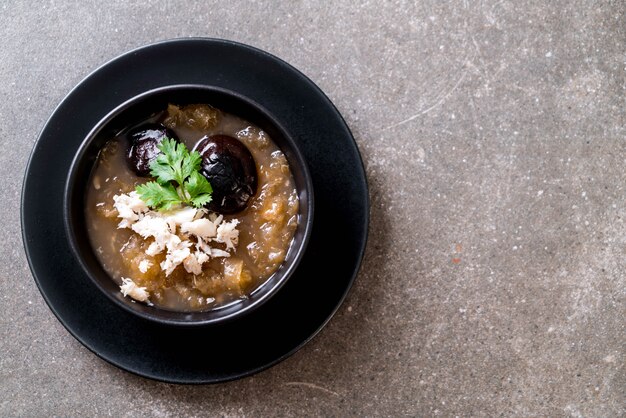 Estofado de pescado en salsa roja Sopa de cangrejo