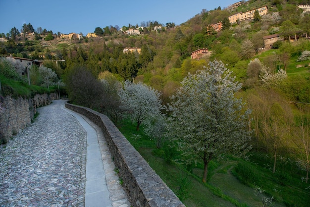 Estrada antiga para chegar a bergamo