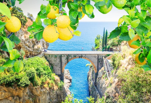 Estrada da costa de Amalfi Itália