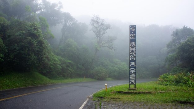 Estrada da Graciosa, eine historische Straße, die durch den Atlantischen Wald im Süden Brasiliens führt