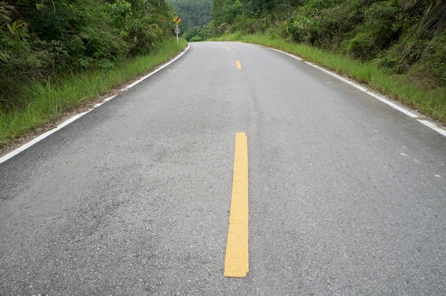 Estrada de asfalto