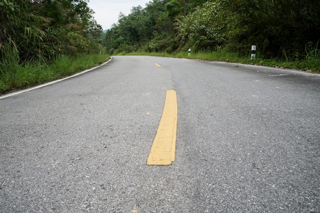 Estrada de asfalto