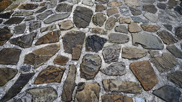 estrada de grandes paralelepípedos de pedra