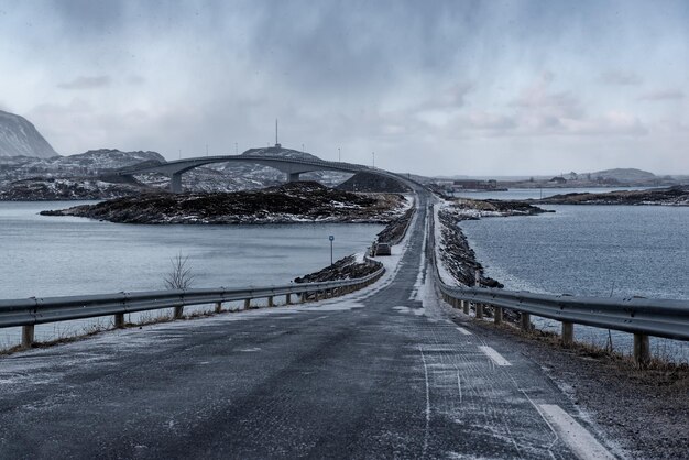 Estrada de inverno na noruega