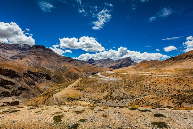 Estrada de ManaliLeh no Himalaia