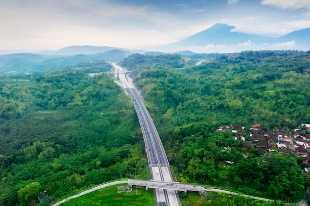 Estrada de pedágio de Salatiga pela manhã