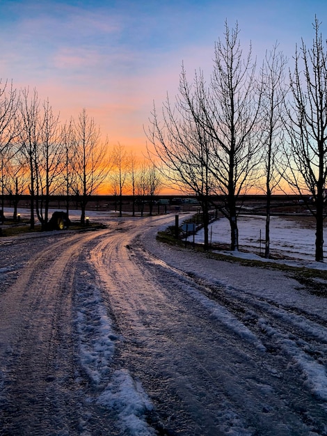 Estrada do sol de inverno na Islândia
