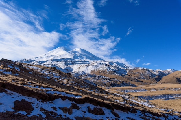 Estrada, em, a, montanhas, cáucaso, montanhas, Elbrus, dia ensolarado, nublado