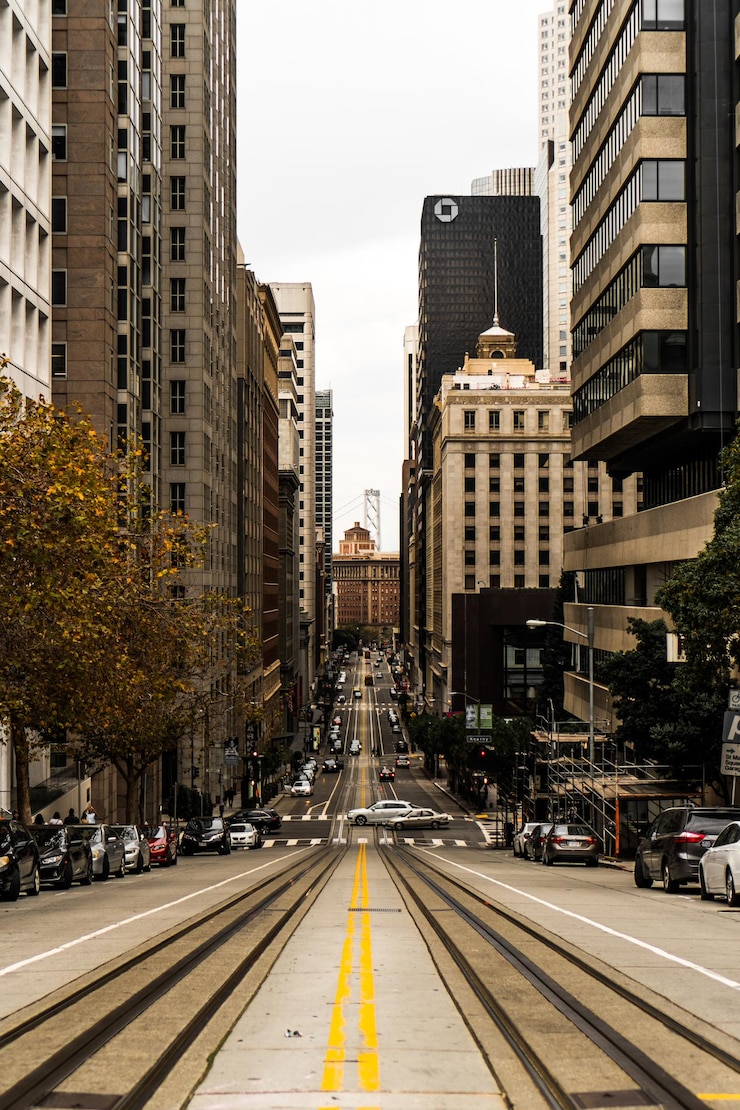 Foto estrada na cidade contra o céu