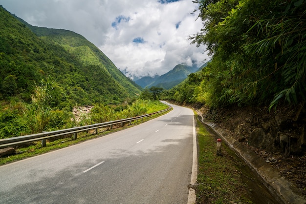 Estrada na montanha