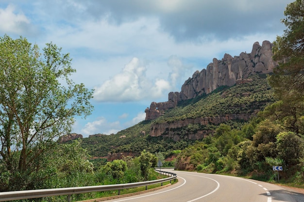 Estrada nas montanhas de montserrat espanha