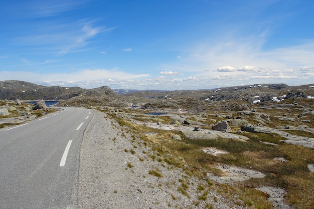 Estrada nas montanhas norueguesas