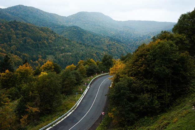 Estrada nas montanhas