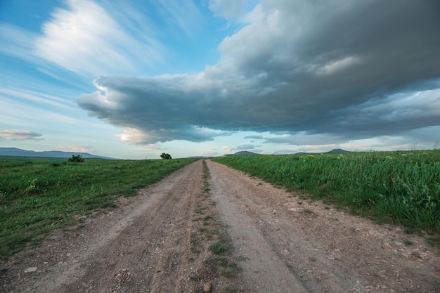 estrada no campo