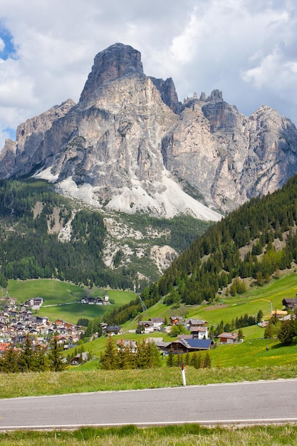 Estrada nos Alpes italianos