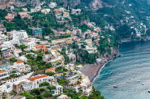 Estrada para a costa de Positano Amalfi, Itália