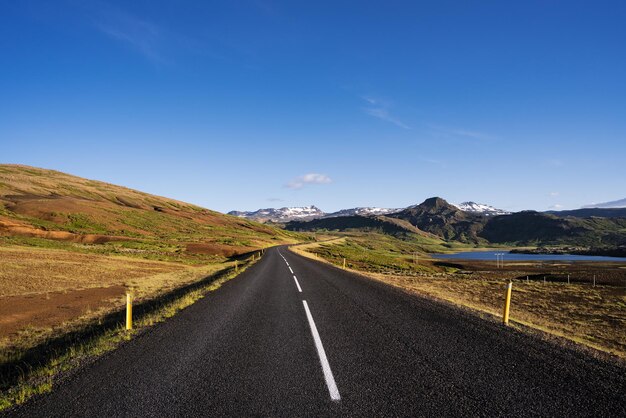 Estrada pitoresca na Islândia