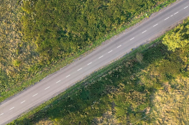 Estrada rural vista de cima vista aérea