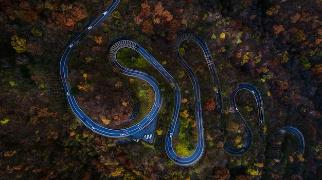 Estrada sinuosa de Nikko no outono, Japão