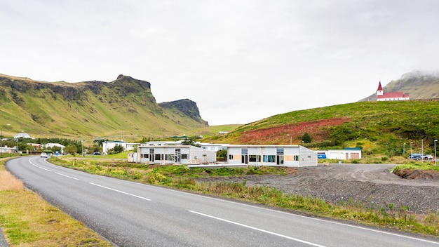 Estrada Thjodvegur na vila de Vik na Islândia