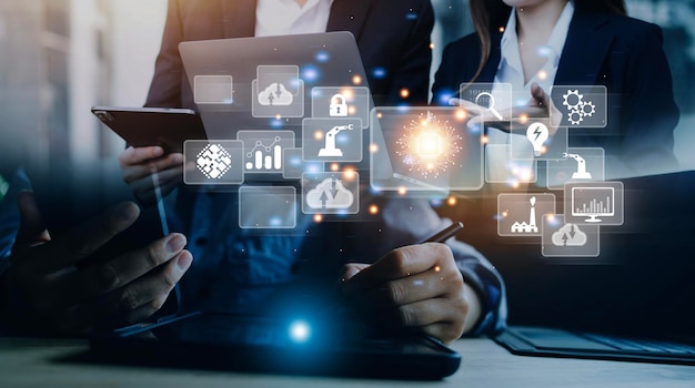 Estrategia de transformación tecnológica digital digitalización y digitalización de los procesos de negocio y datos optimizar y automatizar las operaciones gestión del servicio al cliente internet y computación en la nube