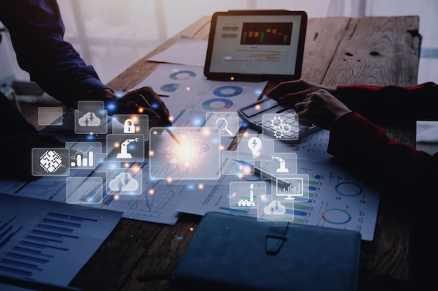 Estrategia de transformación tecnológica digital digitalización y digitalización de los procesos de negocio y datos optimizar y automatizar las operaciones gestión del servicio al cliente internet y computación en la nube