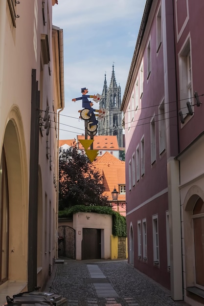 Foto la estrecha calle meissen con vistas a las torres de la catedral vista de meissen alemania