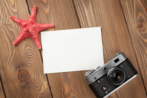 Estrela do mar e câmera de molduras para fotos de viagens e férias