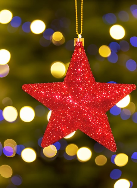 Estrela Vermelha da Árvore de Natal com Luzes Bokeh na cidade
