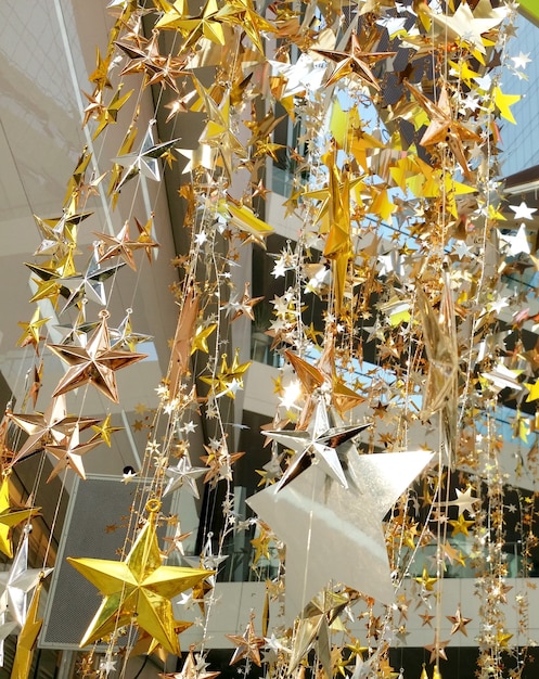 Estrella de decoración de estilo moderno brillante para celebración de Navidad festiva y tiro al aire libre.