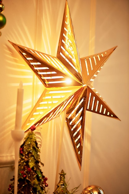 Foto estrella de decoración de navidad brillante