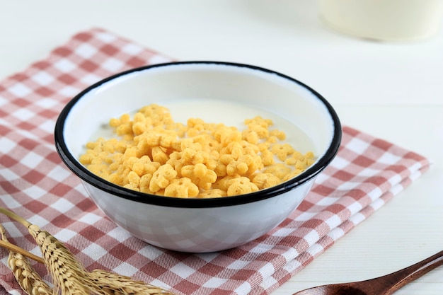 Estrella de Miel con Leche Fresca para el Desayuno