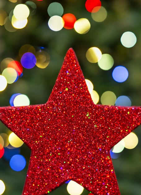 Foto estrella roja del árbol de navidad con luces bokeh en la ciudad