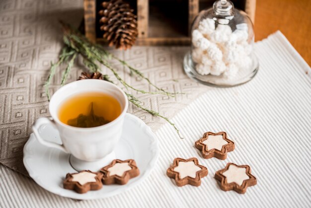 Estrellas de canela y palitos de canela