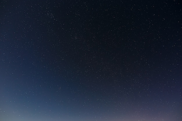 Estrellas en el cielo nocturno