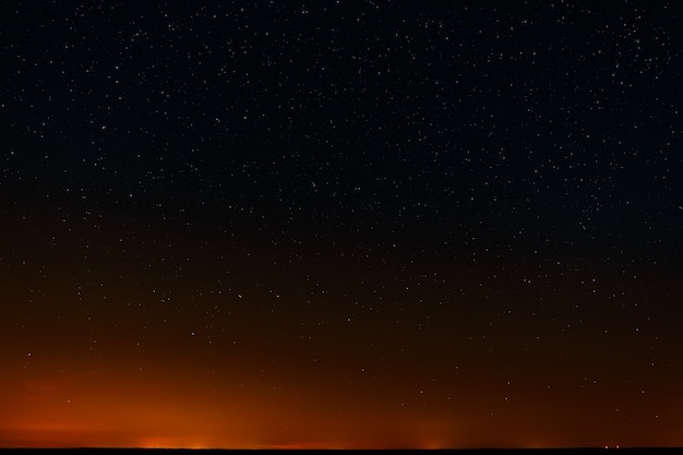 Estrellas en el cielo nocturno