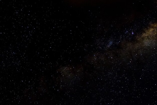 Estrellas y galaxia espacio ultraterrestre cielo universo nocturno negro fondo estrellado de starfield brillante