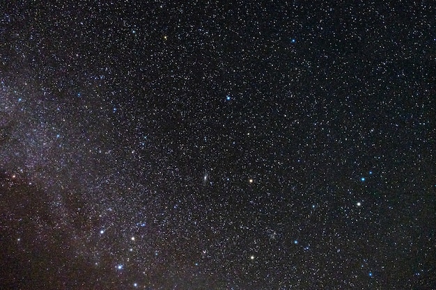 Las estrellas llenan el cielo