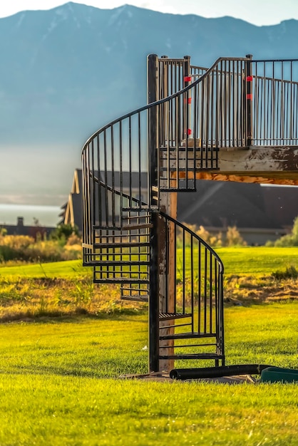 Foto estructura construida en el campo contra el cielo